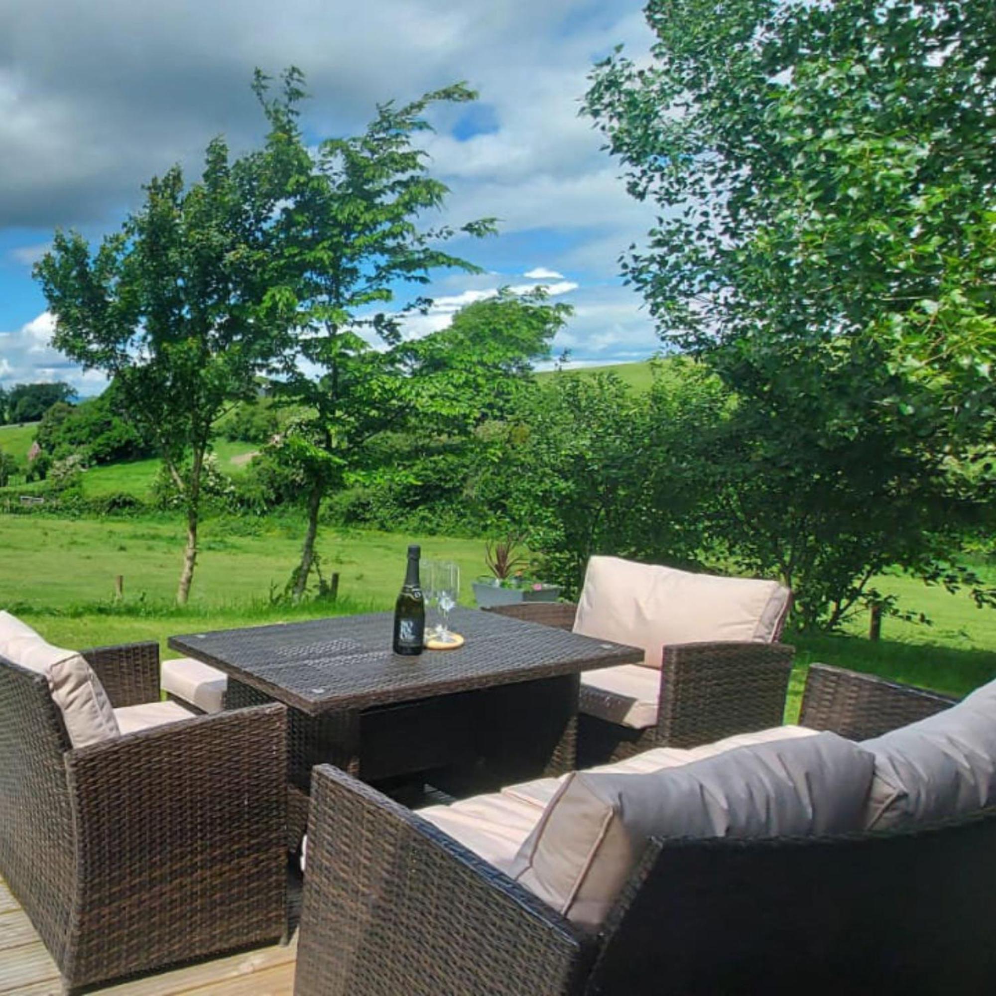 Caplor Glamping & Lodges Херфорд Екстериор снимка