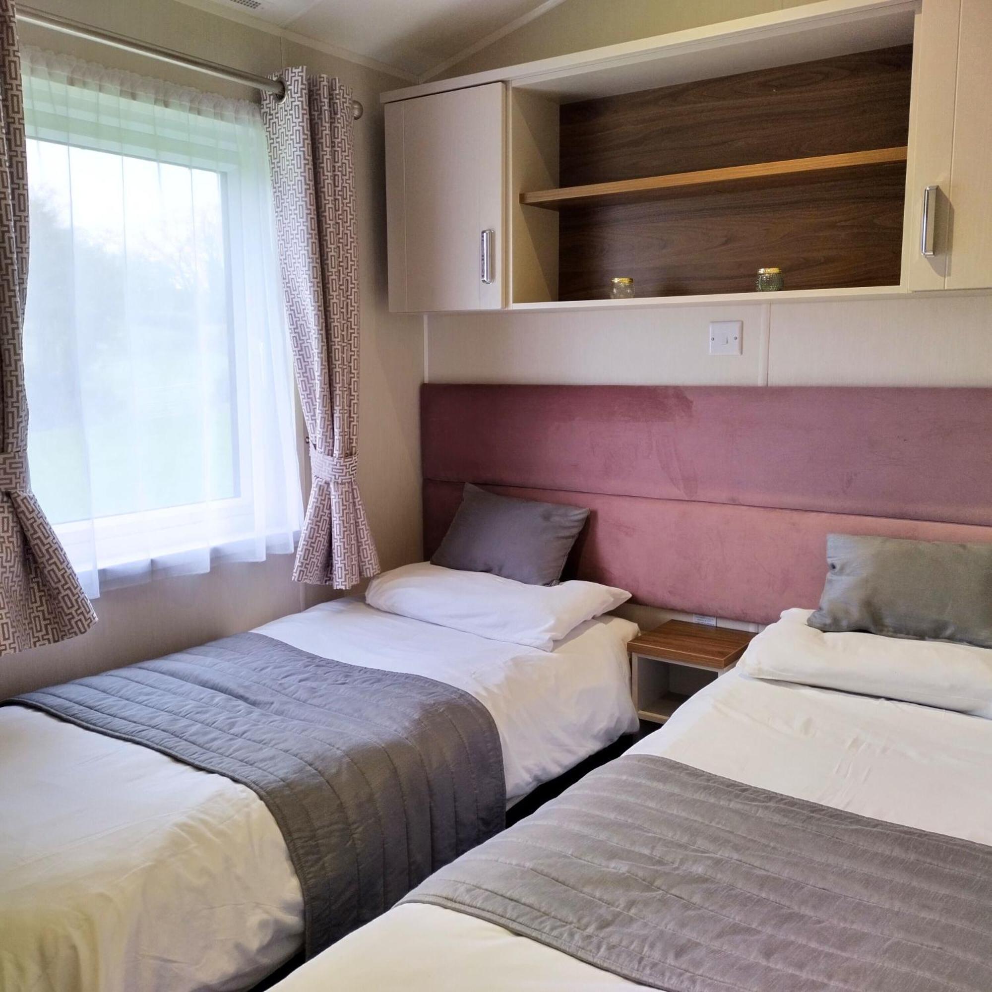 Caplor Glamping & Lodges Херфорд Екстериор снимка