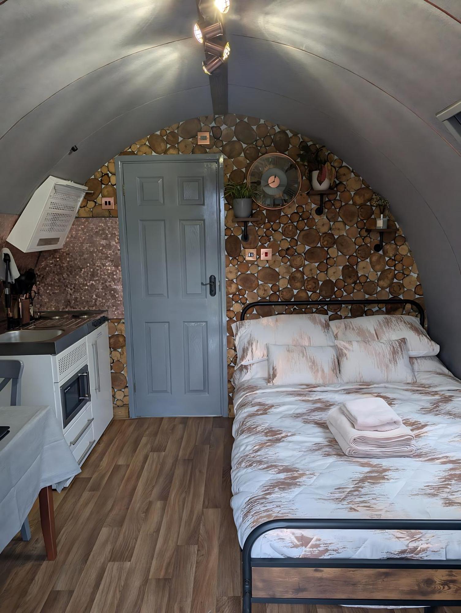 Caplor Glamping & Lodges Херфорд Екстериор снимка