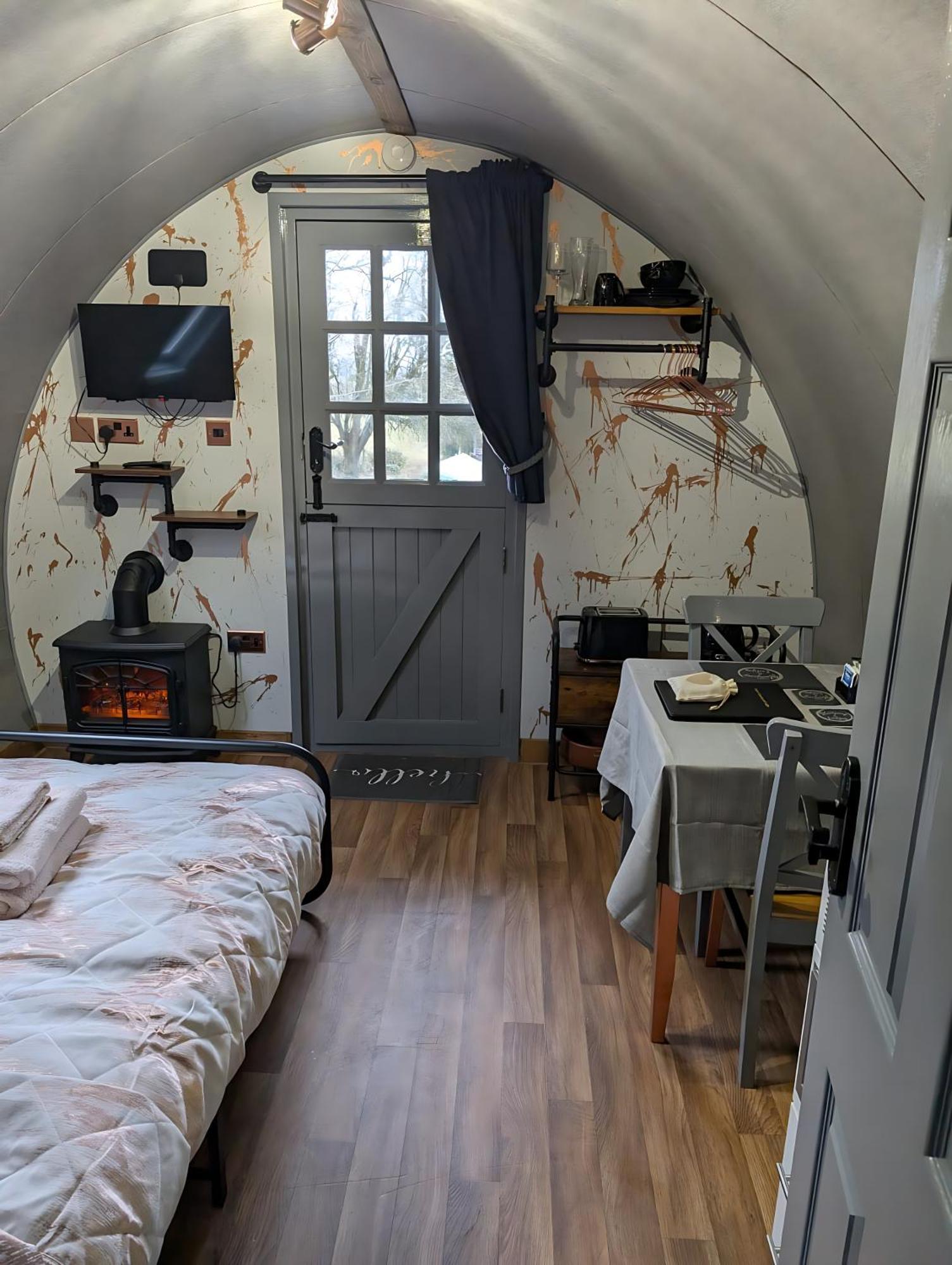 Caplor Glamping & Lodges Херфорд Екстериор снимка