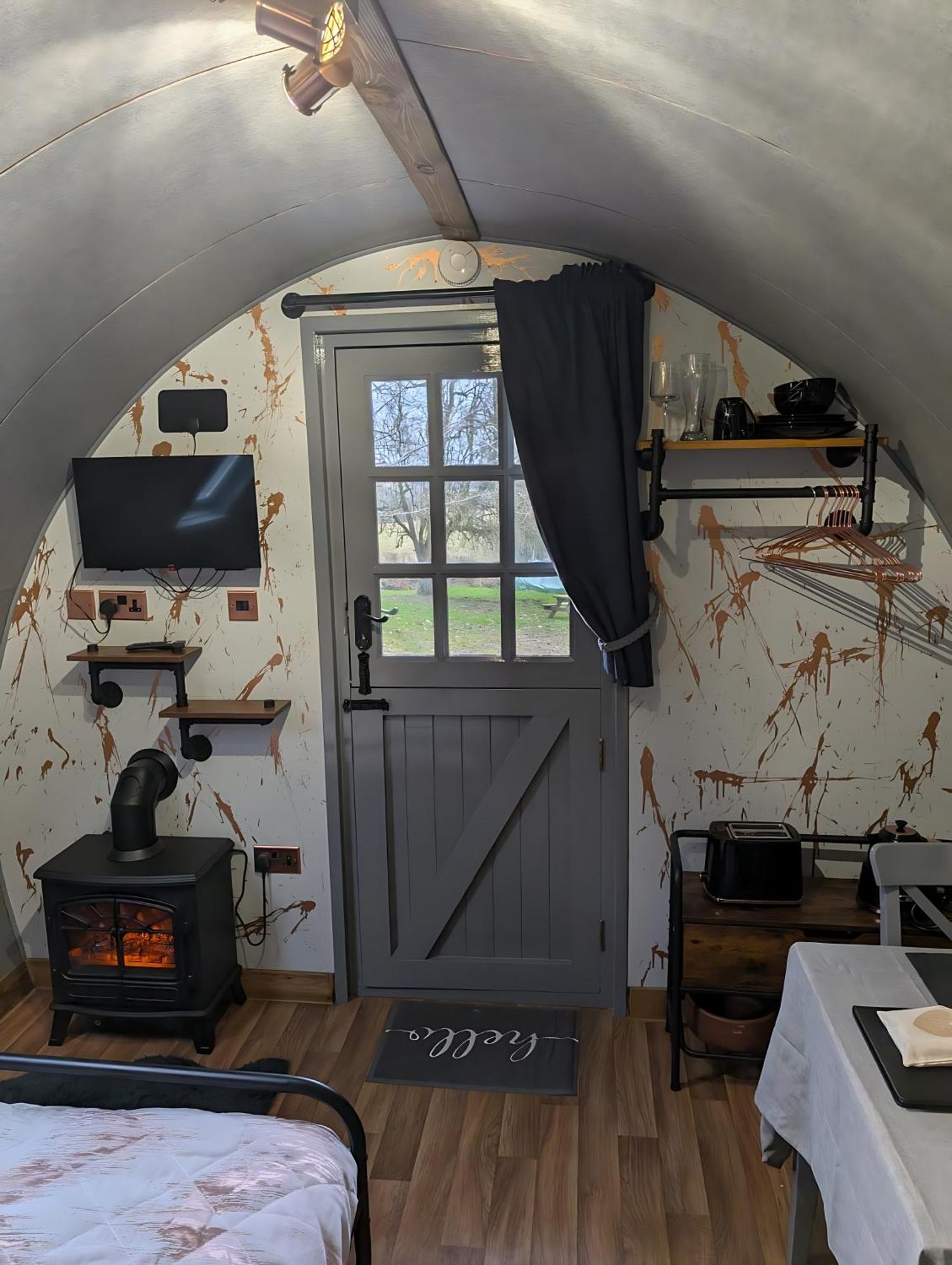 Caplor Glamping & Lodges Херфорд Екстериор снимка