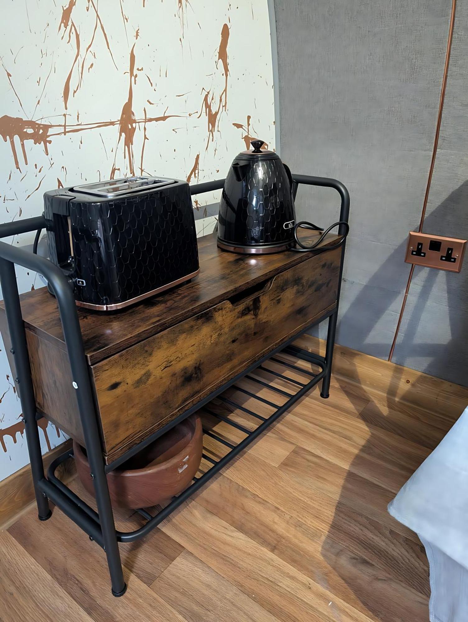 Caplor Glamping & Lodges Херфорд Екстериор снимка