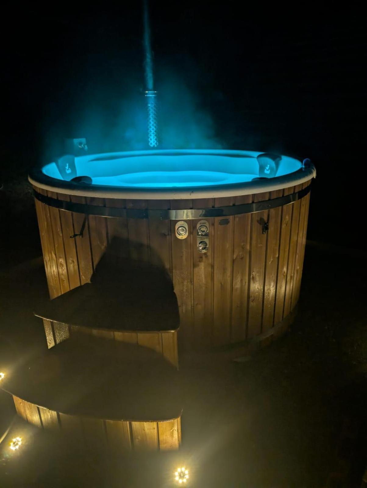 Caplor Glamping & Lodges Херфорд Екстериор снимка