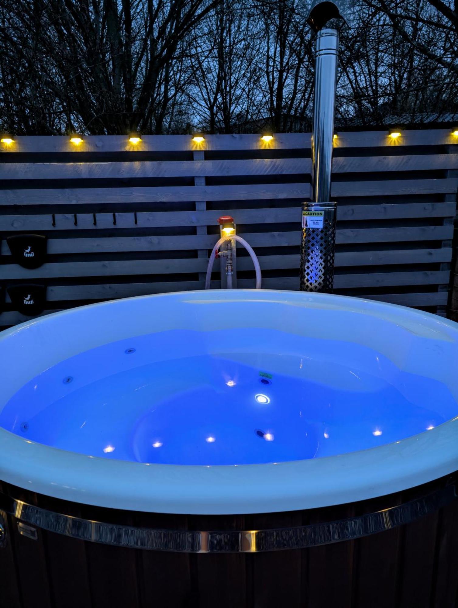 Caplor Glamping & Lodges Херфорд Екстериор снимка